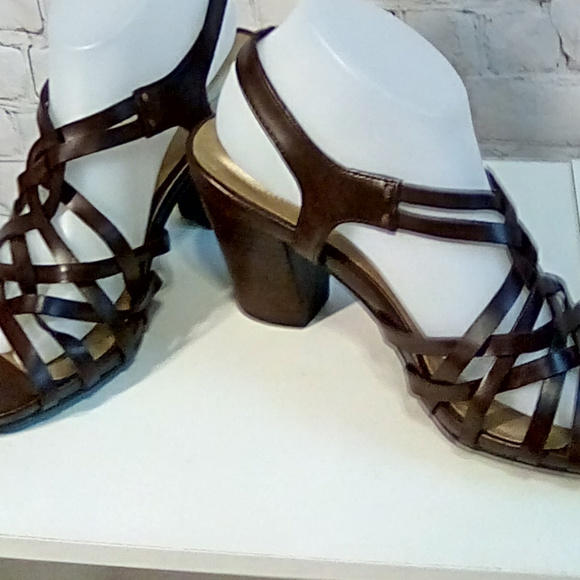 Me Too Dark Brown Strappy stacked heels size 9 - Picture 2 of 6